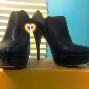 Black, Le château, Leather Upper, balance man made. Made in china.